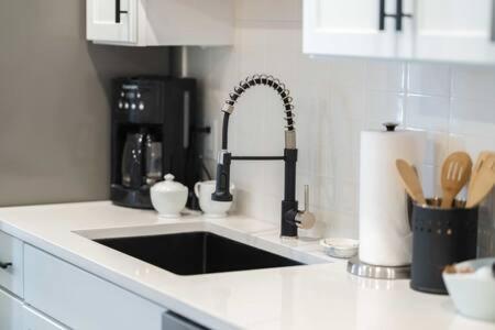 The Warhol - Pet-Friendly Apartment Μπέντονβιλ Εξωτερικό φωτογραφία
