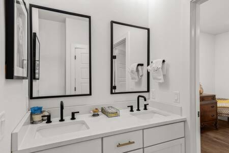 The Warhol - Pet-Friendly Apartment Μπέντονβιλ Εξωτερικό φωτογραφία