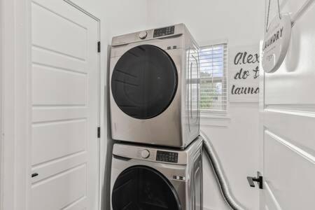 The Warhol - Pet-Friendly Apartment Μπέντονβιλ Εξωτερικό φωτογραφία